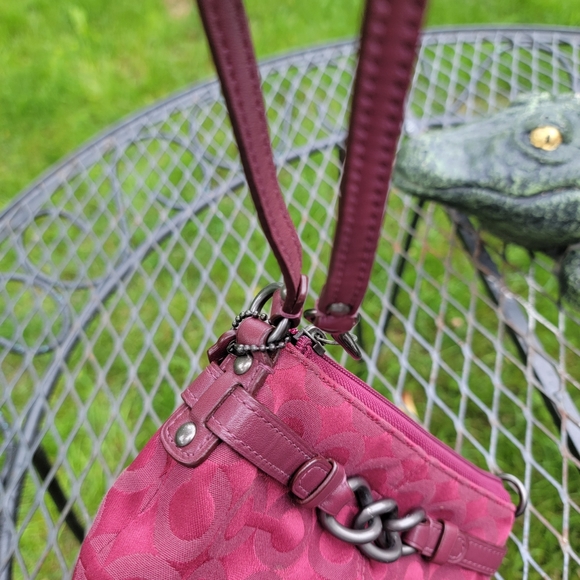Coach Wristlet Signature Handbag - Picture 9 of 9